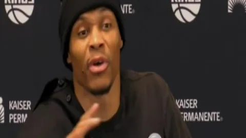 “曼联锁定新星续约至年薪百万，若谈判失败将转卖，皇马5000万欧元求购意向强烈”